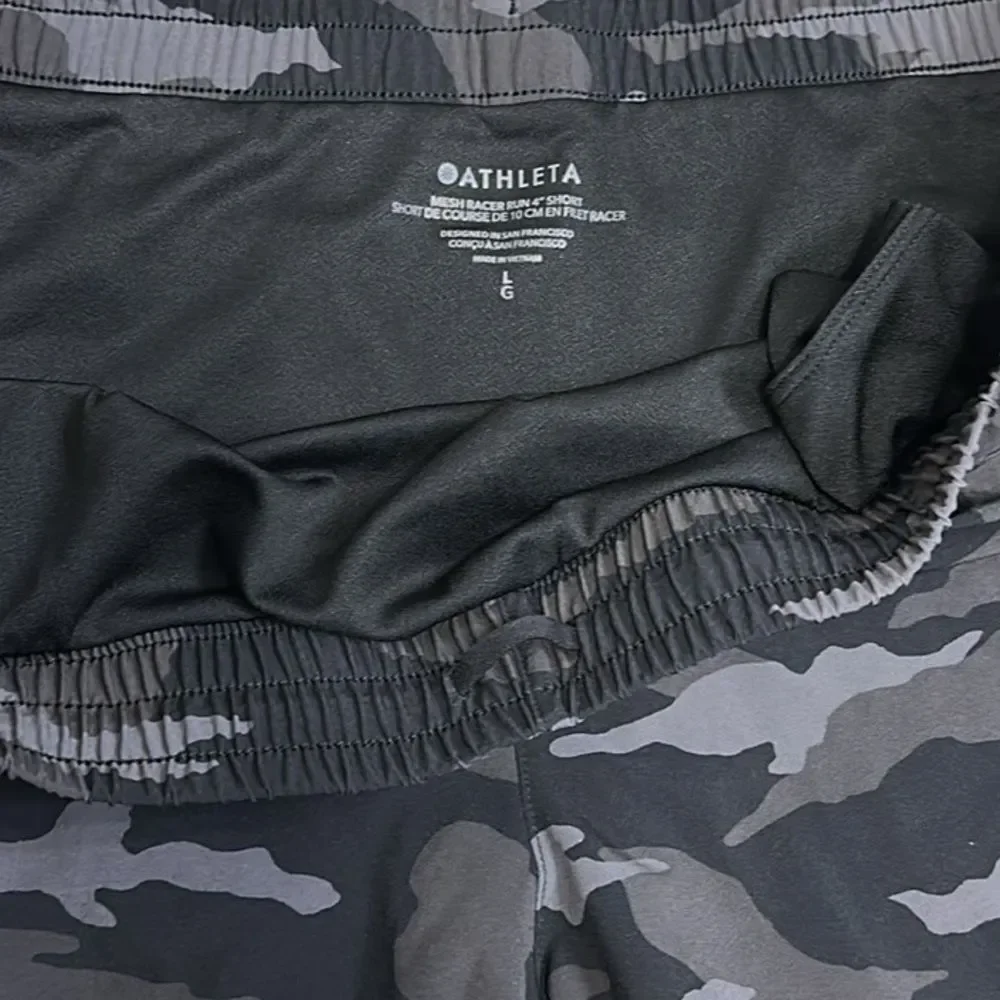 Athleta Racer Run Mid Rise Short 4” Black Camo Size Large